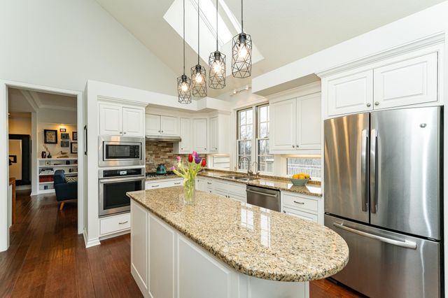 2011 Baihly Heights Drive SW, Rochester, MN 55902