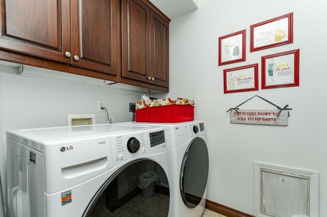 2011 Baihly Heights Drive SW, Rochester, MN 55902