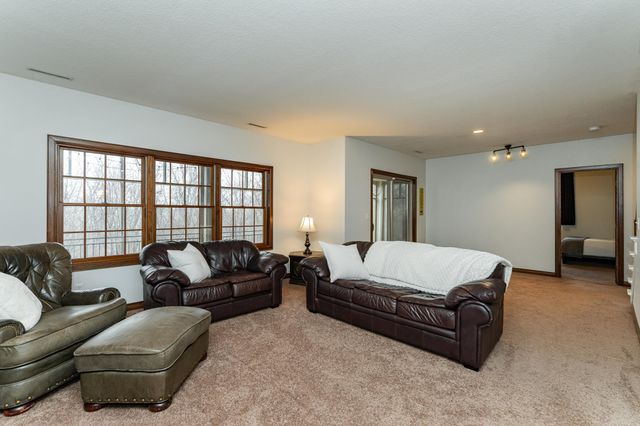 2011 Baihly Heights Drive SW, Rochester, MN 55902