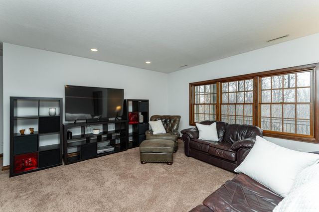 2011 Baihly Heights Drive SW, Rochester, MN 55902