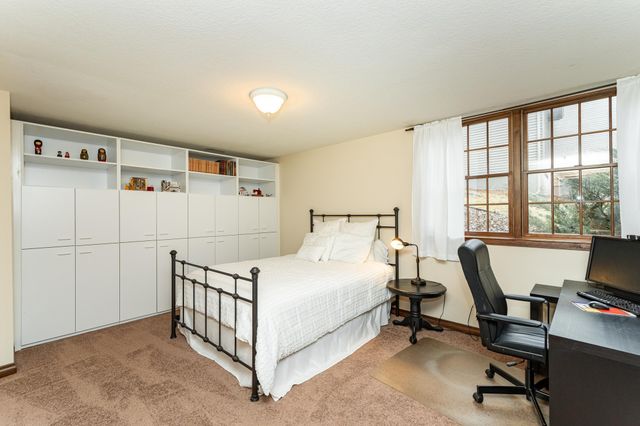 2011 Baihly Heights Drive SW, Rochester, MN 55902