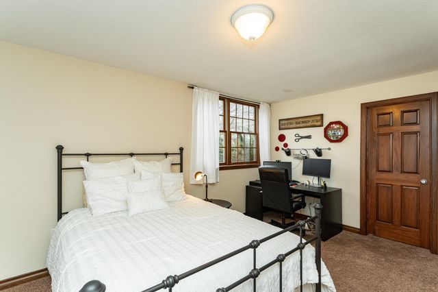 2011 Baihly Heights Drive SW, Rochester, MN 55902