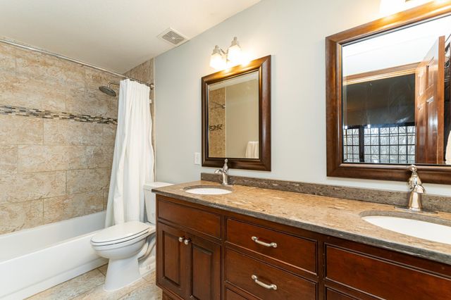 2011 Baihly Heights Drive SW, Rochester, MN 55902