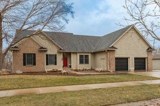 2011 Baihly Heights Drive SW, Rochester, MN 55902