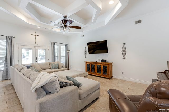 515 County Road 3822, San Antonio, TX 78253