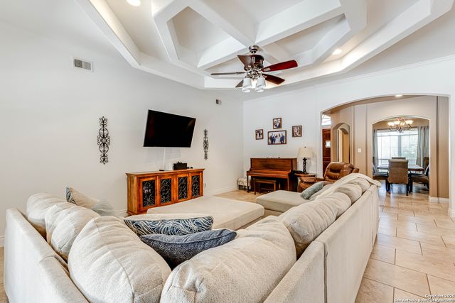 515 County Road 3822, San Antonio, TX 78253