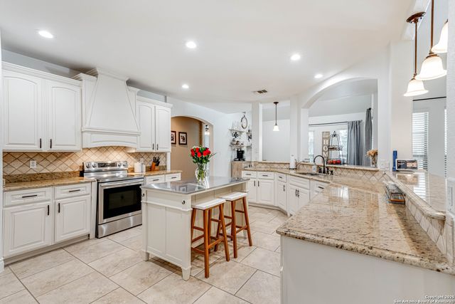 515 County Road 3822, San Antonio, TX 78253