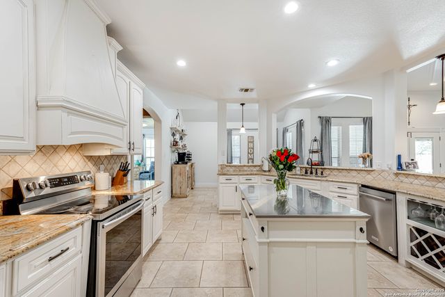 515 County Road 3822, San Antonio, TX 78253