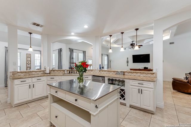 515 County Road 3822, San Antonio, TX 78253