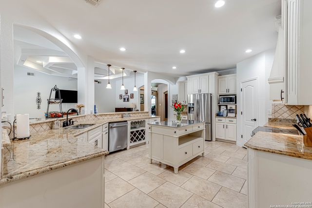 515 County Road 3822, San Antonio, TX 78253