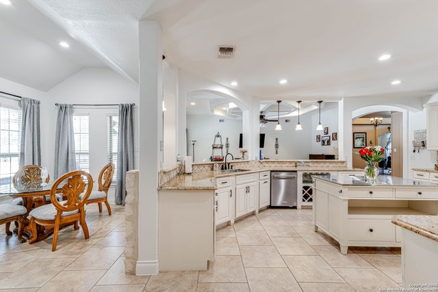 515 County Road 3822, San Antonio, TX 78253