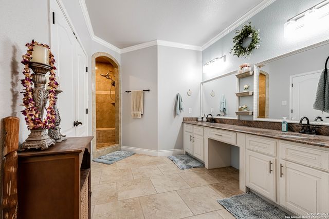 515 County Road 3822, San Antonio, TX 78253