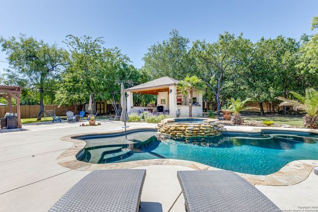 515 County Road 3822, San Antonio, TX 78253