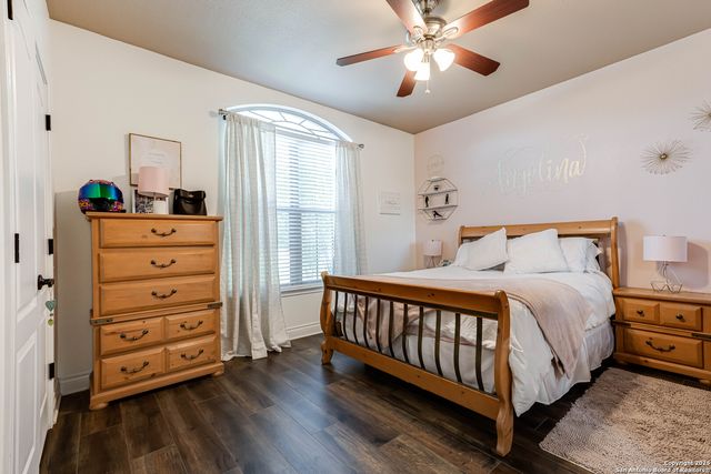 515 County Road 3822, San Antonio, TX 78253