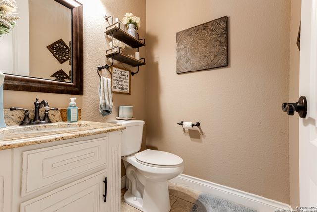 515 County Road 3822, San Antonio, TX 78253