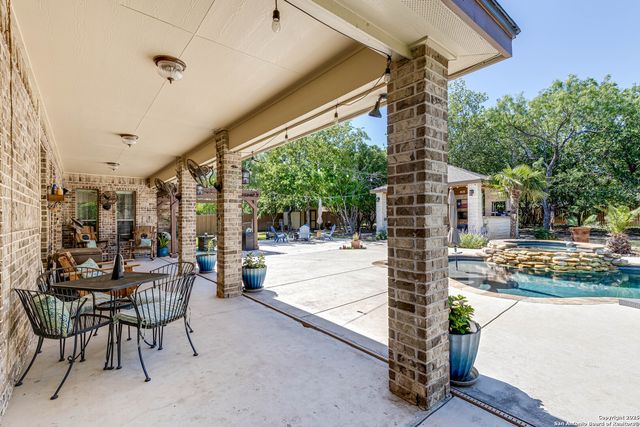 515 County Road 3822, San Antonio, TX 78253