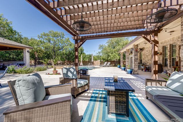 515 County Road 3822, San Antonio, TX 78253