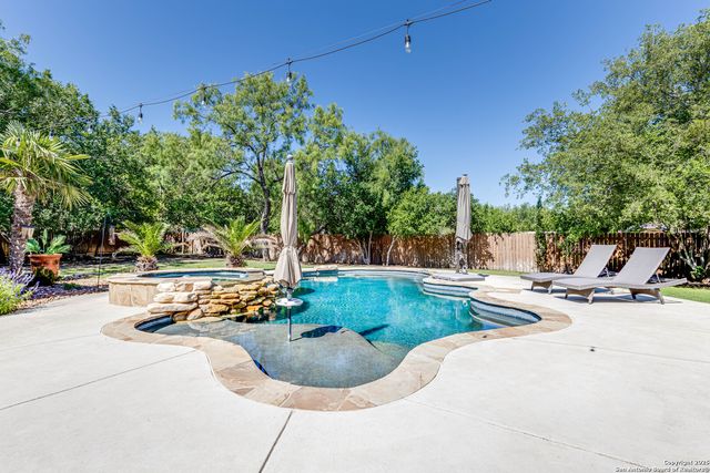 515 County Road 3822, San Antonio, TX 78253