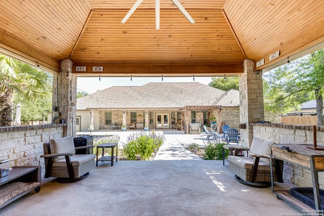 515 County Road 3822, San Antonio, TX 78253