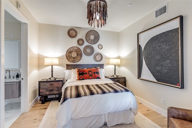 3130 N Harwood Street 1604, Dallas, TX 75201