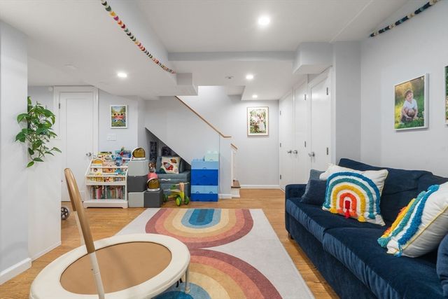 95 Langley Rd 1, Newton, MA 02459