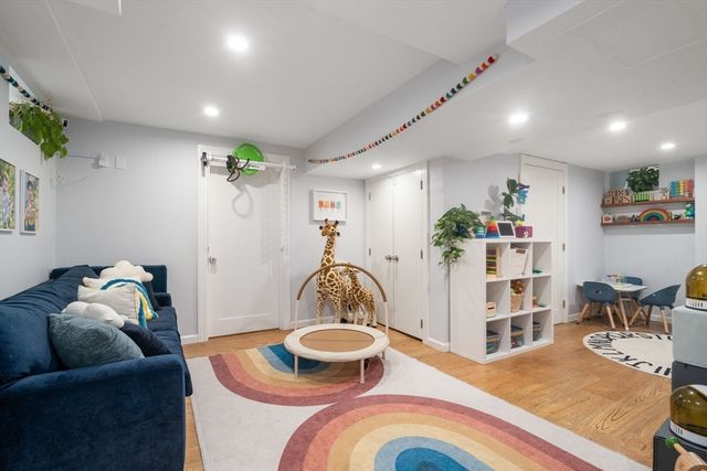 95 Langley Rd 1, Newton, MA 02459