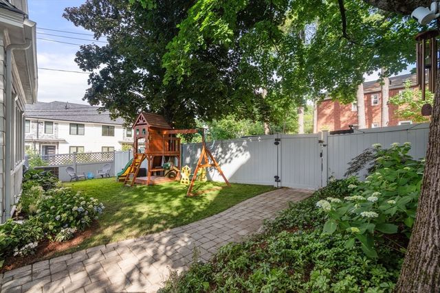 95 Langley Rd 1, Newton, MA 02459