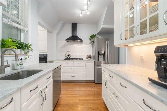 95 Langley Rd 1, Newton, MA 02459