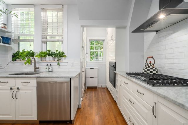 95 Langley Rd 1, Newton, MA 02459