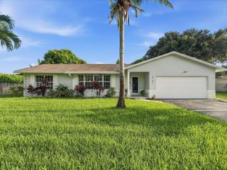 5740 SW 8th St, Plantation, FL 33317