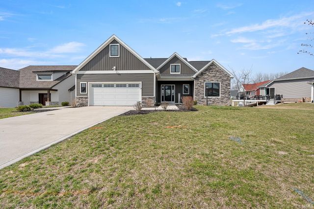40 Lane 283 Hamilton Lake, Hamilton, IN 46742