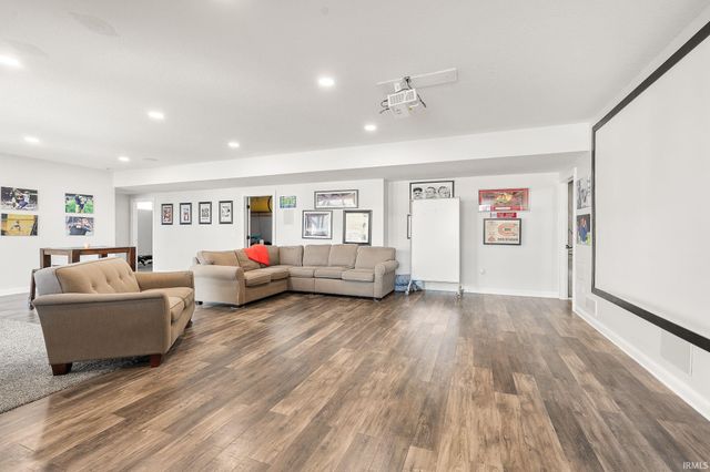 40 Lane 283 Hamilton Lake, Hamilton, IN 46742