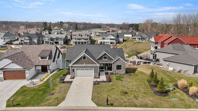 40 Lane 283 Hamilton Lake, Hamilton, IN 46742