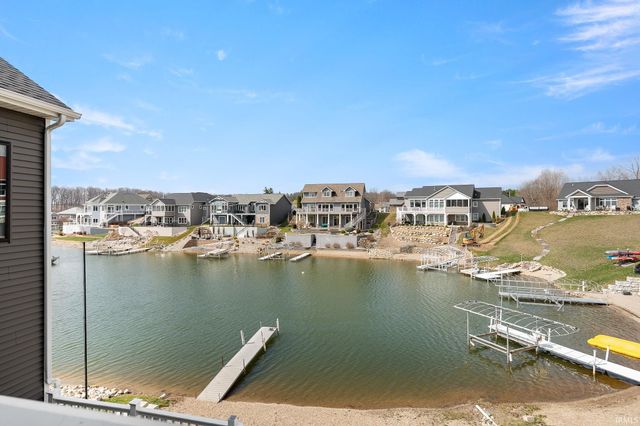 40 Lane 283 Hamilton Lake, Hamilton, IN 46742