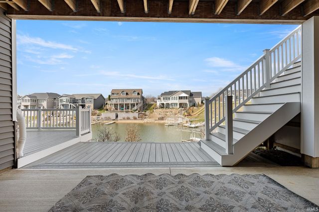 40 Lane 283 Hamilton Lake, Hamilton, IN 46742