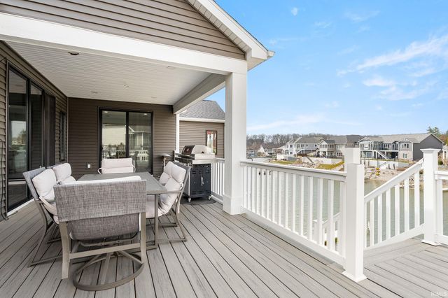 40 Lane 283 Hamilton Lake, Hamilton, IN 46742