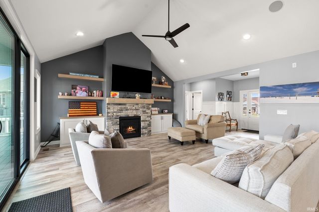 40 Lane 283 Hamilton Lake, Hamilton, IN 46742