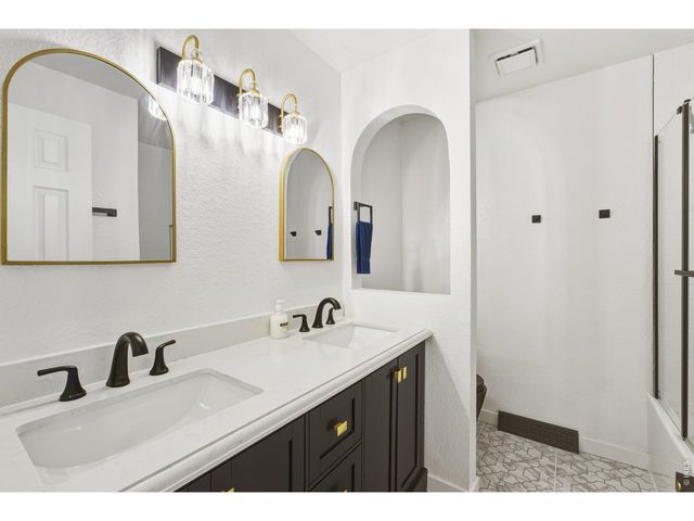 1080 S Garrison St, Lakewood, CO 80226