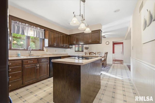 930 BIRCHWOOD Drive, Washington, IL 61571