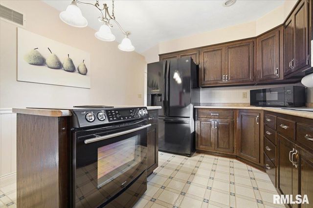 930 BIRCHWOOD Drive, Washington, IL 61571