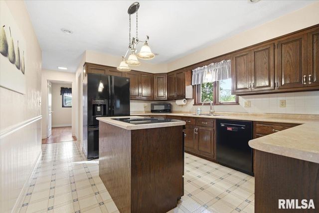 930 BIRCHWOOD Drive, Washington, IL 61571