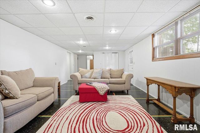 930 BIRCHWOOD Drive, Washington, IL 61571