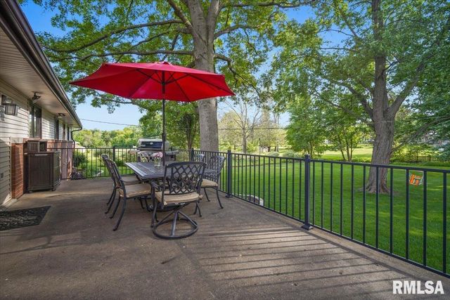 930 BIRCHWOOD Drive, Washington, IL 61571