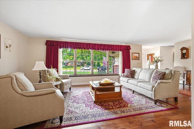 930 BIRCHWOOD Drive, Washington, IL 61571