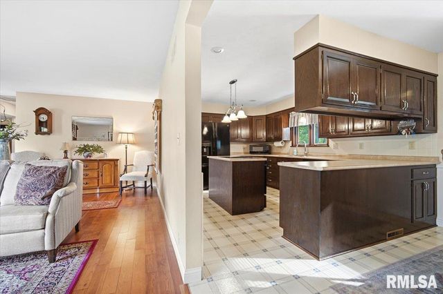 930 BIRCHWOOD Drive, Washington, IL 61571