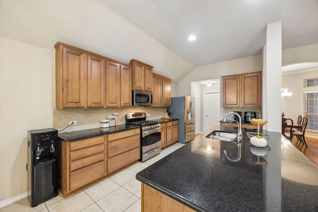 504 Valencia Drive, Arlington, TX 76002