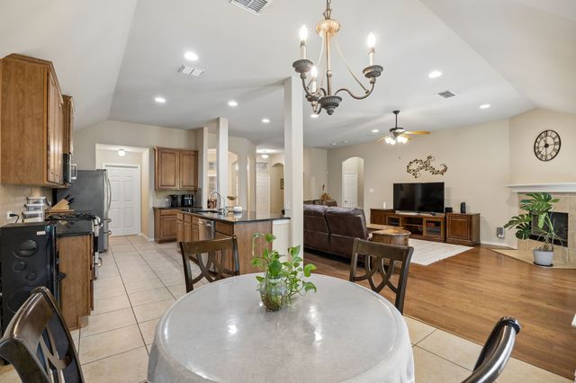 504 Valencia Drive, Arlington, TX 76002