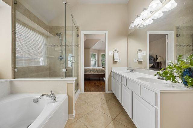 504 Valencia Drive, Arlington, TX 76002