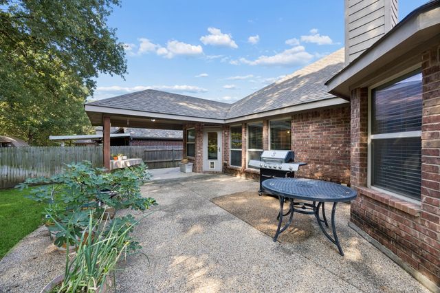 504 Valencia Drive, Arlington, TX 76002