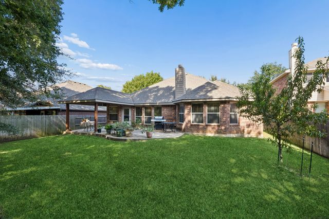 504 Valencia Drive, Arlington, TX 76002